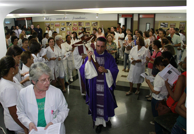Fé e devoção levam pacientes e profissionais de saúde a celebrarem Via Sacra no Hospital São Rafael